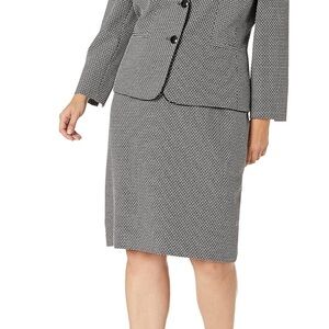Le Suit Petite 3 Button Notch Collar Plaid Tweed Trumpet Skirt Suit. 12 P